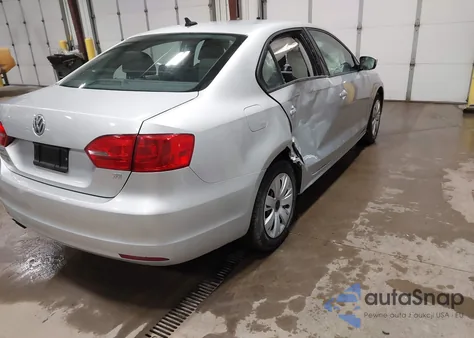 2014 Volkswagen Jetta 1.8T Se z USA, uszkodzony, nr VIN 3VWD17AJ7EM247404